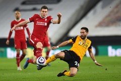 曼联中场阿莫林下课危机：曼联寻替代者应对赛季中场空缺